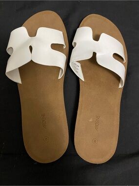 Ardene White Slide Sandals with Tan Footbed
